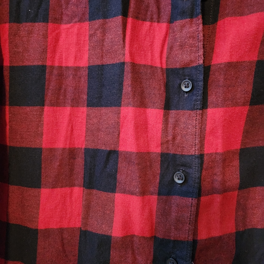 Uniqlo Lumberjack Red and Black Flannel Button-down Shirt - Picture 2 of 5